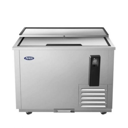 Atosa MBC36GR Bottle Cooler, 36-4/5"W x 26-3/5"D x 34-3/10"H, self-contained side mount refrigeration, 7.7 cu. ft., (2) epoxy coated partitions