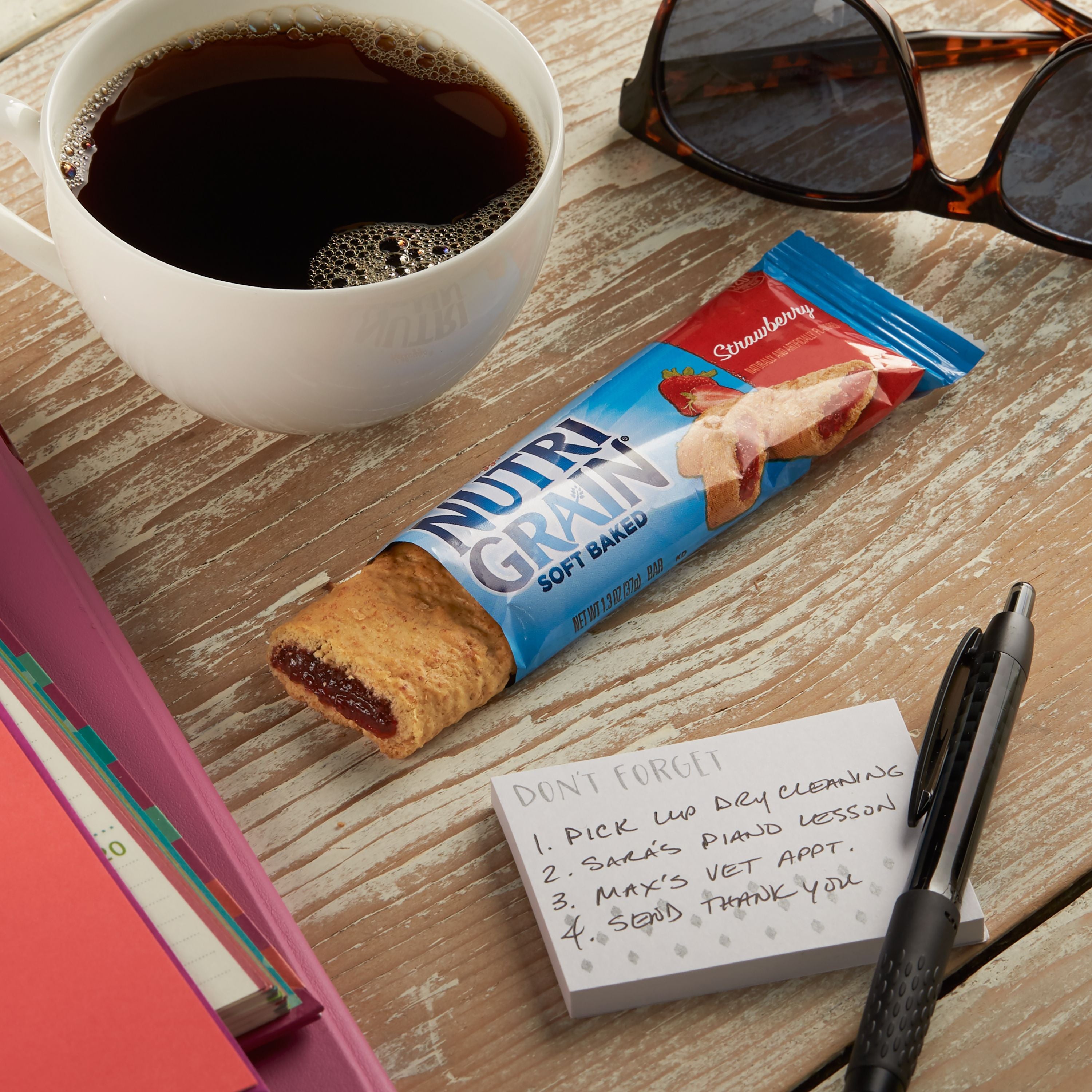 Kellogg's Nutri Grain Soft Baked Breakfast Bars Strawberry 1.3 Ounce Size - 96 Per Case.